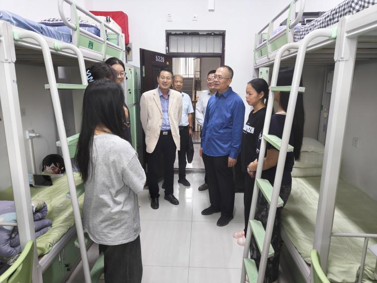 副校长张宏调研土木工程学院期初工作